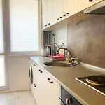 Vintage For 4 Guests & Private Parking *