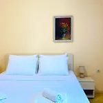 Vintage For 4 Guests & Private Parking Apartment