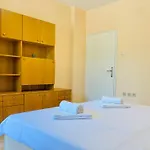 Vintage For 4 Guests & Private Parking Apartment