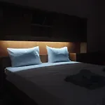 Vintage For 4 Guests & Private Parking Apartment