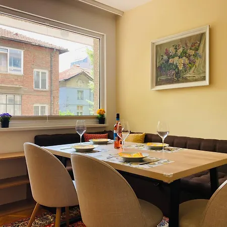 Vintage For 4 Guests & Private Parking Апартамент