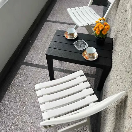 Vintage For 4 Guests & Private Parking Apartment