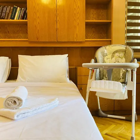 Апартамент Vintage For 4 Guests & Private Parking