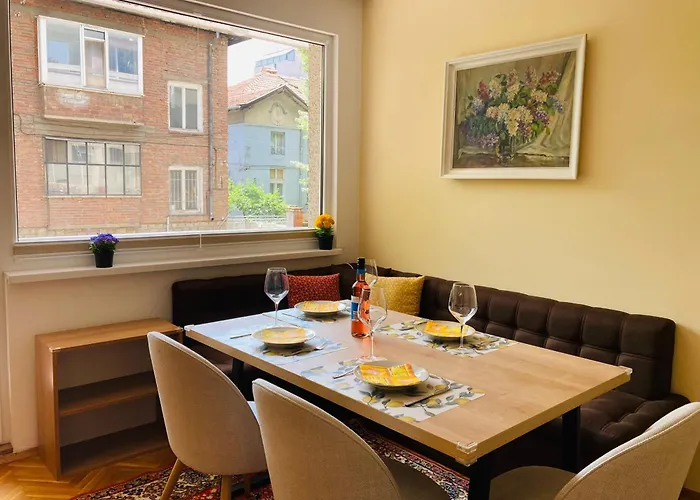 Vintage For 4 Guests & Private Parking 普罗夫迪夫