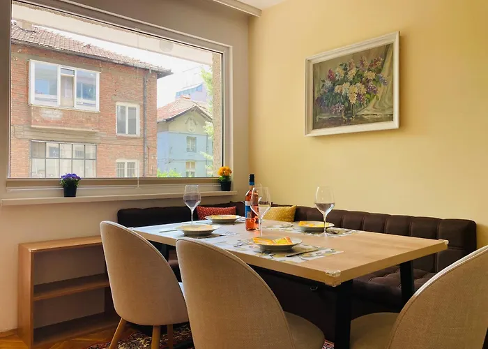 Vintage For 4 Guests & Private Parking 公寓