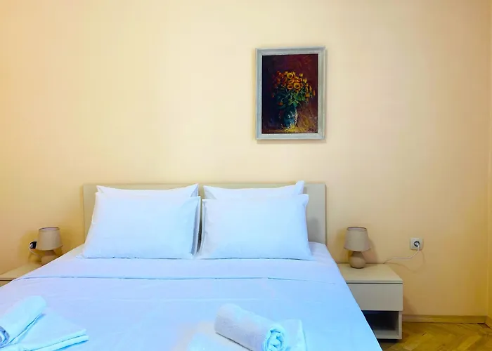 Vintage For 4 Guests & Private Parking 公寓