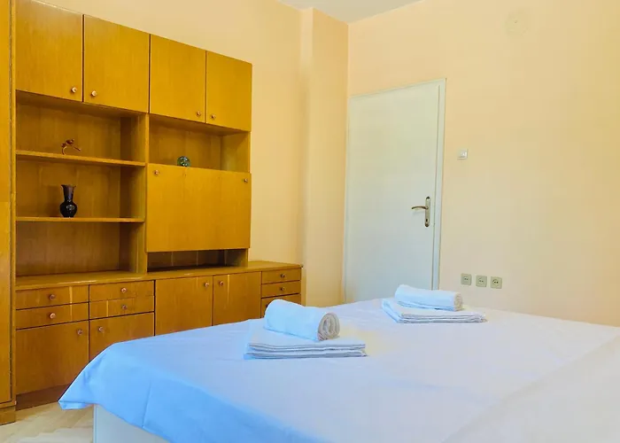 Vintage For 4 Guests & Private Parking 公寓