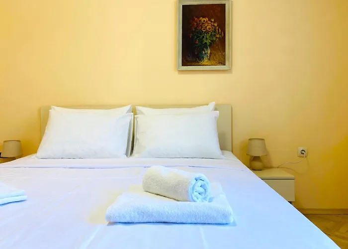 Vintage For 4 Guests & Private Parking 公寓 *